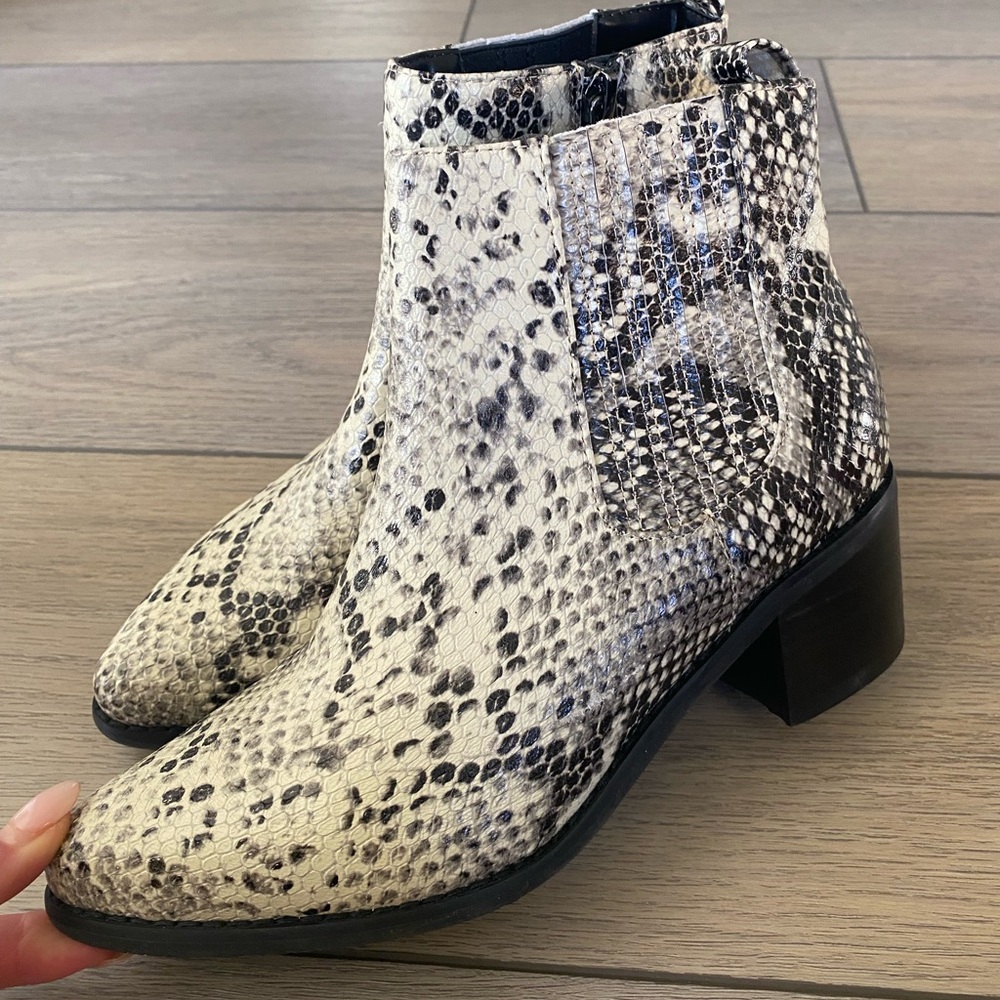 NWOT Snake Skin Ankle Boots